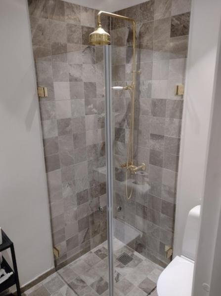 Bath firkantet niche - Klar glas/Poleret messing Bath firkantet niche - Klar glas/Poleret messing