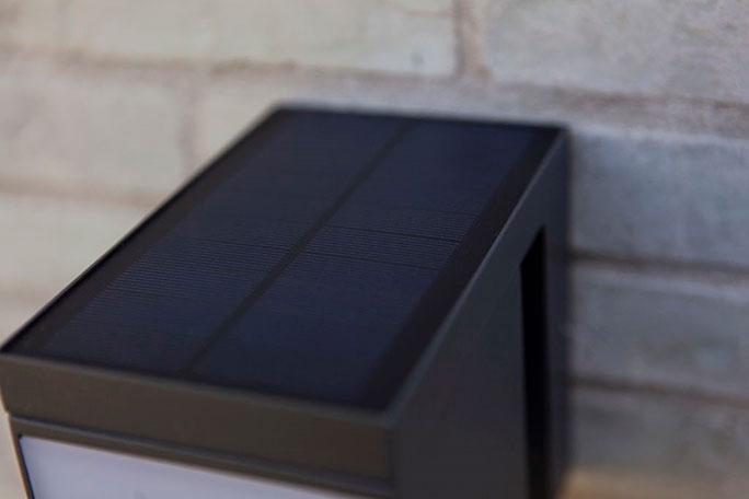 Lutec Solar Prima hybrid udendørslampe til væg m/PIR-sensor og solceller