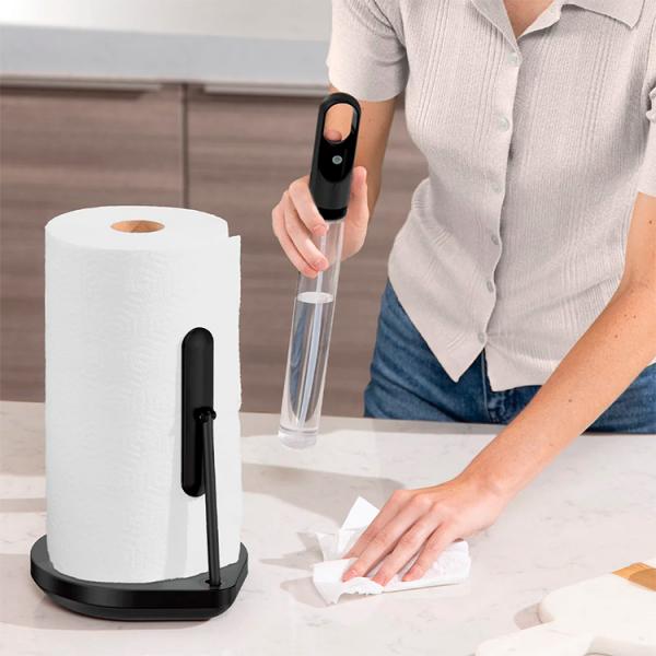 Simplehuman køkkenrulleholder m/spray - Sort Simplehuman køkkenrulleholder m/spray - Sort