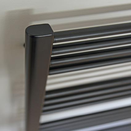 Kriss Space håndklædetørrer - 50x111 cm - Mat sort Kriss Space håndklædetørrer - 50x111 cm - Mat sort