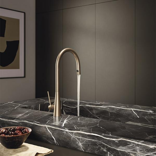 Cassøe Newform Conico køkkenarmatur m/udtræk - Børstet messing