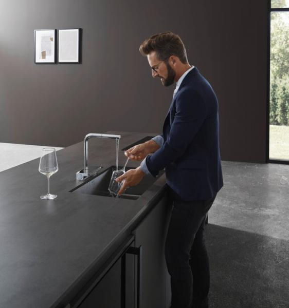 hansgrohe Aquno Select M81 køkkenarmatur 250 L-tud med udtræk og brus - Krom hansgrohe Aquno Select M81 køkkenarmatur 250 L-tud med udtræk og brus - Krom