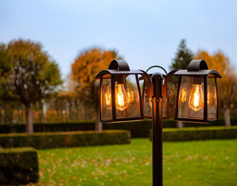 Lutec Tradition Kelsey udendørs standerlampe t/3 pærer - Mat sort