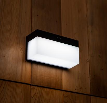 Lutec Fran Solar udendørs væglampe m/solceller og sensor - Mat sort Lutec Fran Solar udendørs væglampe m/solceller og sensor - Mat sort